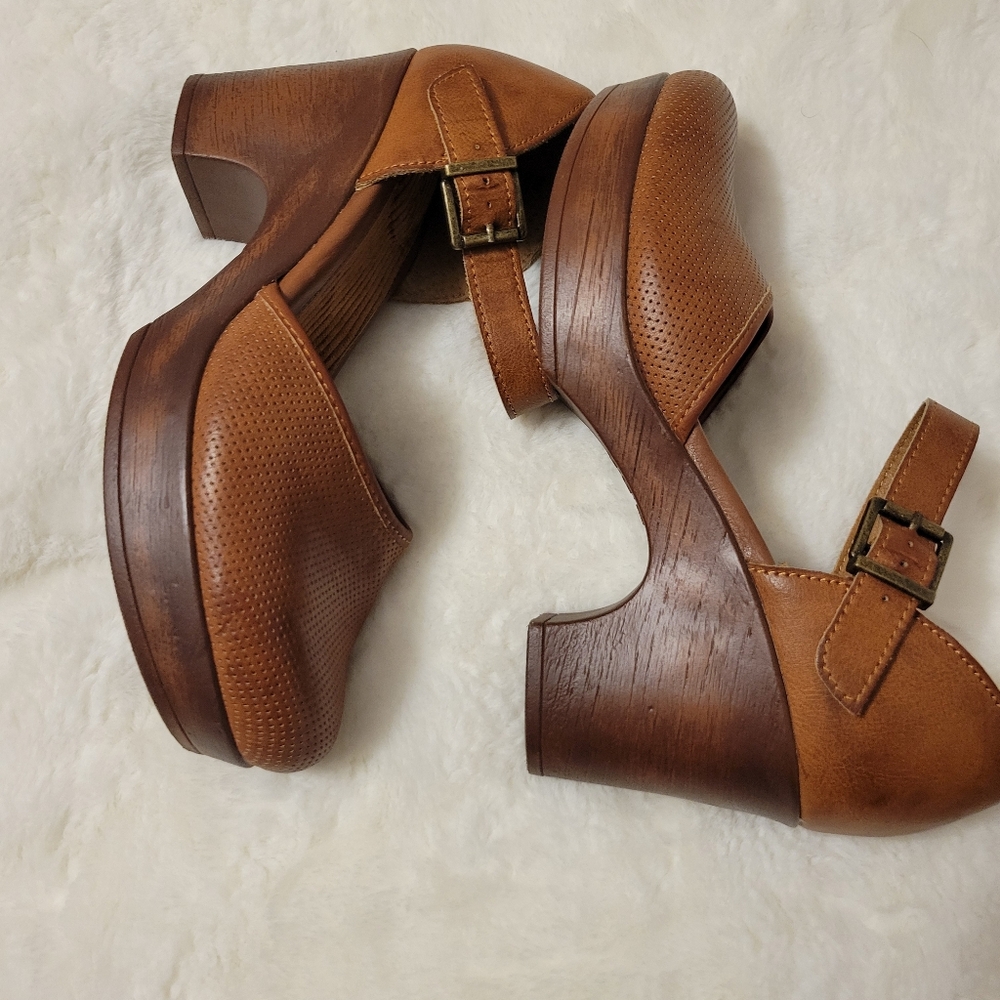 BOC Tan Brown Mary Jane Heels with Ankle Strap - Picture 2 of 4